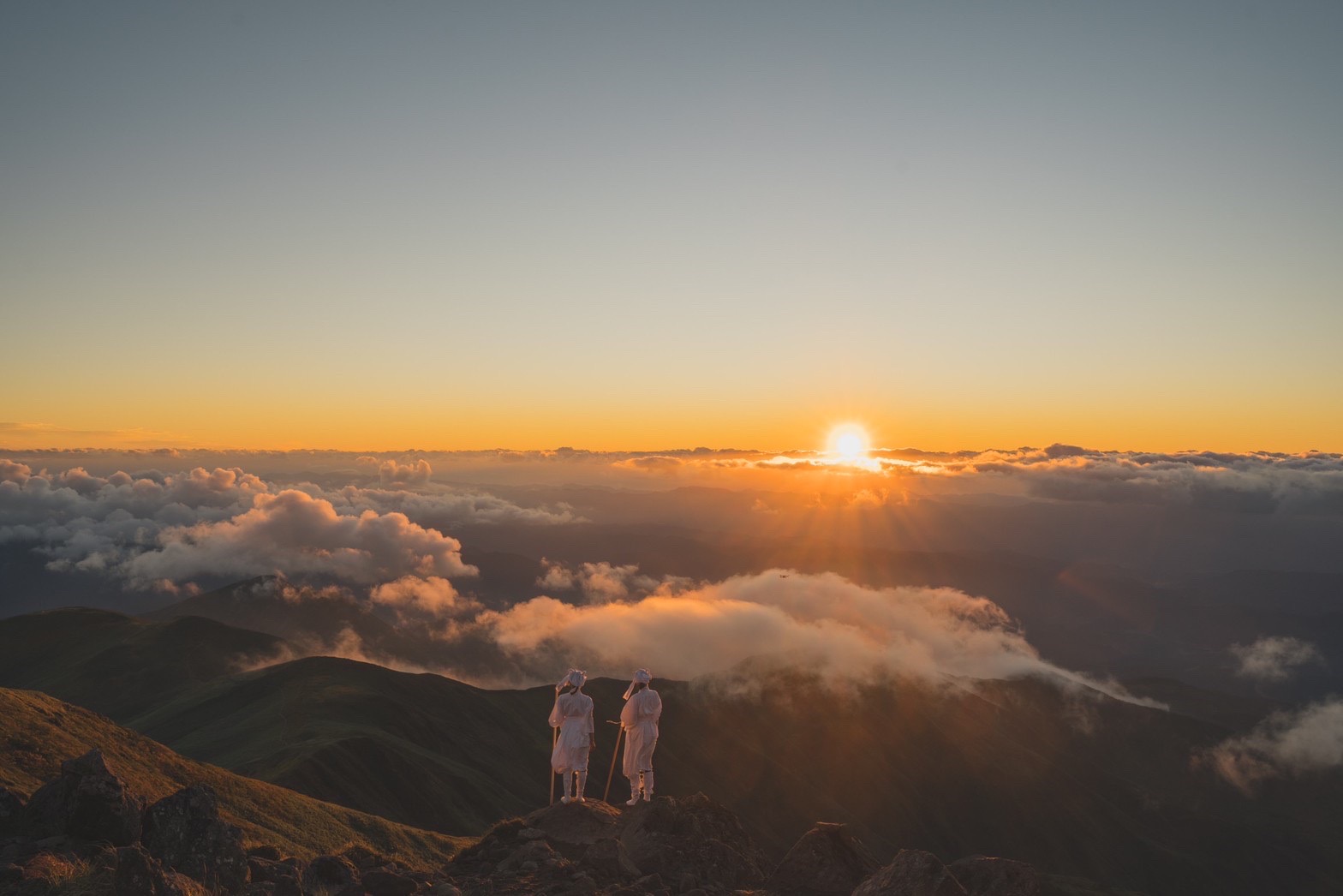 月山頂上にて
photo by Takuro Yamamoto